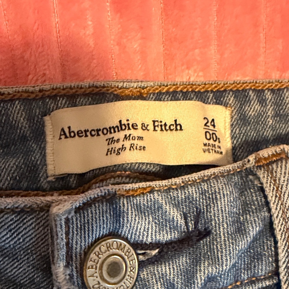 Abercrombie & Fitch The Mom High Rise Blue Jeans